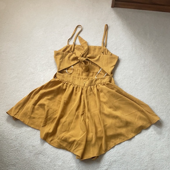 NWT Golden Romper with Wrap front detailing - Picture 2 of 12